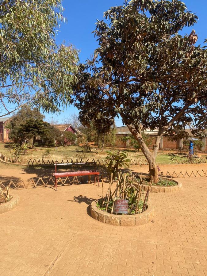 Lycee Picot De Cloriviere Dont Les Revenus Financent L'Education Des Eleves Apartment Antsirabe Exterior foto