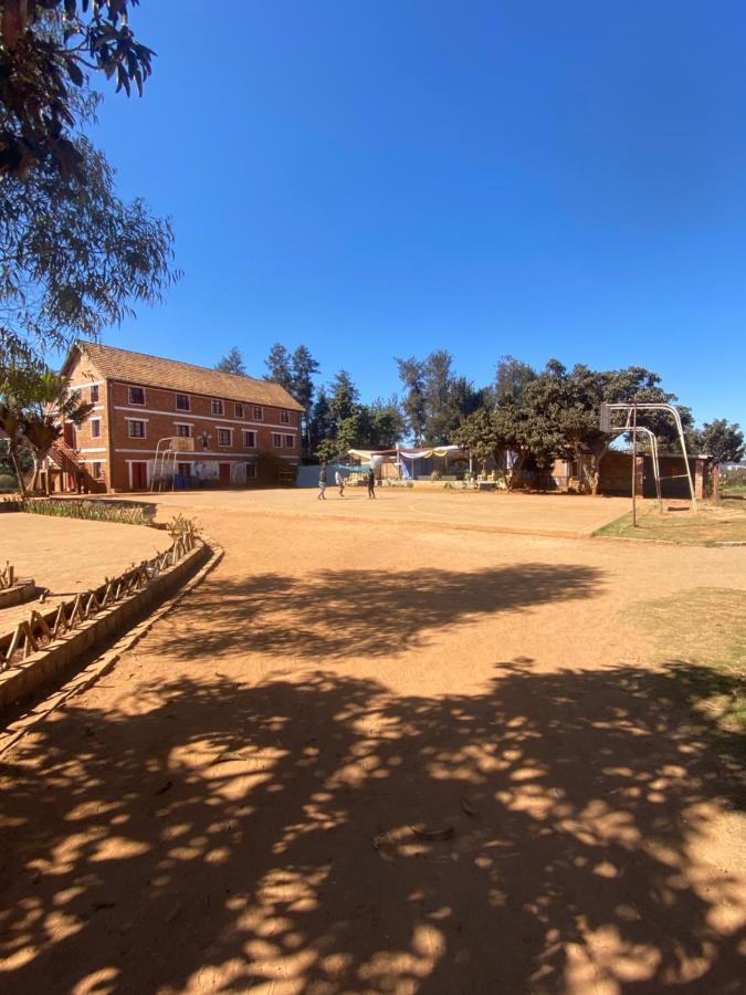 Lycee Picot De Cloriviere Dont Les Revenus Financent L'Education Des Eleves Apartment Antsirabe Exterior foto